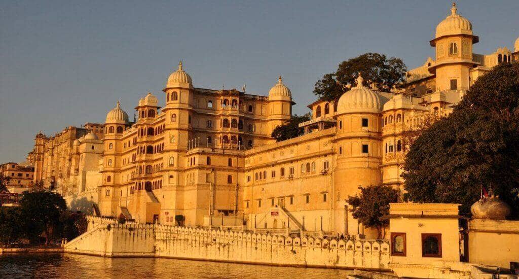 best taxi service in udaipur